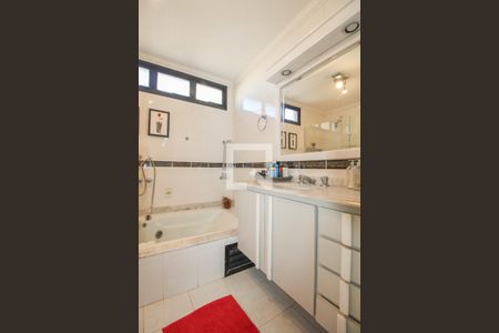 Apartamento para alugar com 213m², 3 quartos e 2 vagasBanheiro