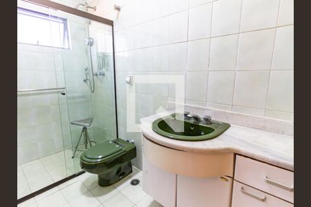 Casa à venda com 385m², 3 quartos e 2 vagasBanheiro da Suíte