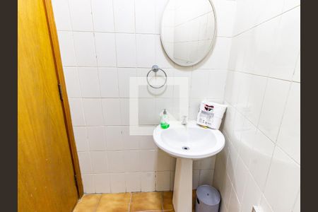 Casa à venda com 385m², 3 quartos e 2 vagasBanheiro de serviço