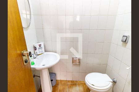 Casa à venda com 385m², 3 quartos e 2 vagasBanheiro de serviço