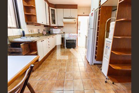 Casa à venda com 385m², 3 quartos e 2 vagasCozinha