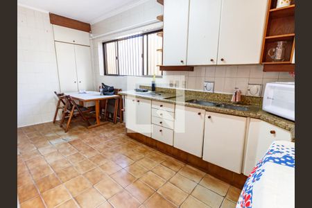 Casa à venda com 385m², 3 quartos e 2 vagasCozinha