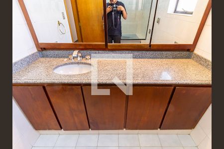 Casa à venda com 385m², 3 quartos e 2 vagasBanheiro