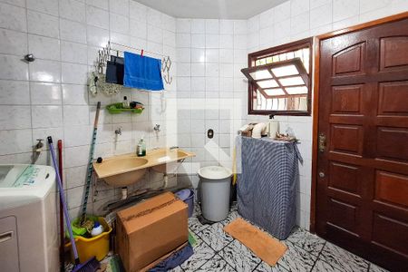 Casa de condomínio à venda com 215m², 4 quartos e 3 vagas Casa de condomínio à venda com 215m², 4 quartos e 3 vagasÁrea de Serviço