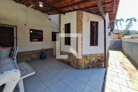 Casa de condomínio à venda com 215m², 4 quartos e 3 vagas Casa de condomínio à venda com 215m², 4 quartos e 3 vagasQuintal