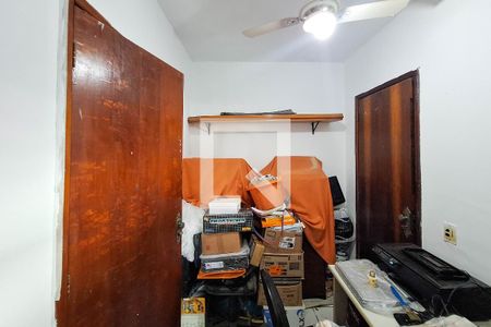 Casa de condomínio à venda com 215m², 4 quartos e 3 vagas Casa de condomínio à venda com 215m², 4 quartos e 3 vagasSuíte 2