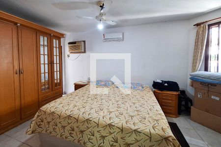 Casa de condomínio à venda com 215m², 4 quartos e 3 vagas Casa de condomínio à venda com 215m², 4 quartos e 3 vagasSuíte 1