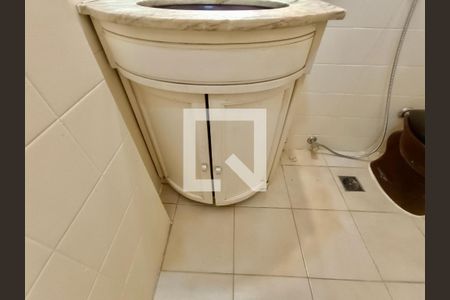 Apartamento à venda com 98m², 3 quartos e sem vaga Apartamento à venda com 98m², 3 quartos e sem vagaBanheiro social