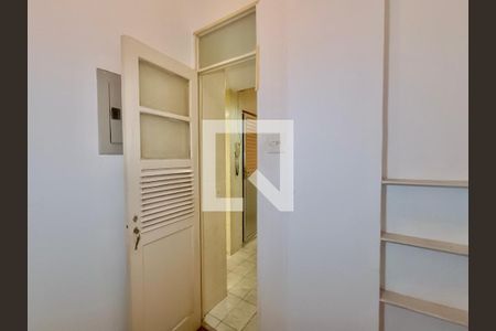 Apartamento à venda com 98m², 3 quartos e sem vaga Apartamento à venda com 98m², 3 quartos e sem vagaQuarto serviço