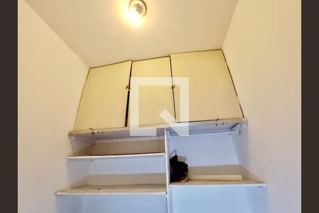 Apartamento à venda com 98m², 3 quartos e sem vaga Apartamento à venda com 98m², 3 quartos e sem vagaQuarto serviço