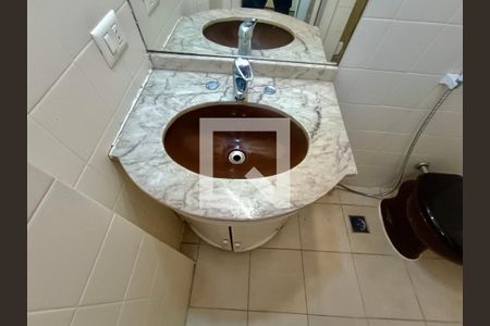 Apartamento à venda com 98m², 3 quartos e sem vaga Apartamento à venda com 98m², 3 quartos e sem vagaBanheiro social