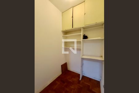 Apartamento à venda com 98m², 3 quartos e sem vaga Apartamento à venda com 98m², 3 quartos e sem vagaQuarto serviço