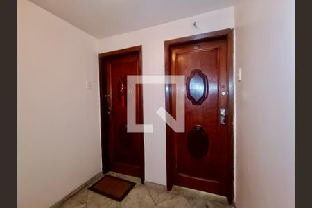 Apartamento à venda com 98m², 3 quartos e sem vaga Apartamento à venda com 98m², 3 quartos e sem vagaHall