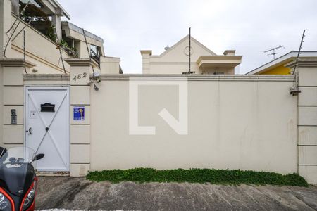 Casa de condomínio à venda com 195m², 3 quartos e 2 vagas Casa de condomínio à venda com 195m², 3 quartos e 2 vagasFachada