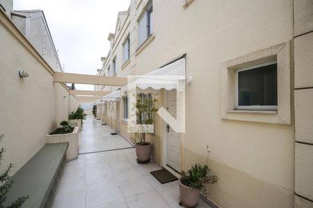 Casa de condomínio à venda com 195m², 3 quartos e 2 vagas Casa de condomínio à venda com 195m², 3 quartos e 2 vagasFachada Interna