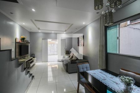 Casa para alugar com 200m², 2 quartos e 2 vagasSala