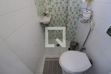 Apartamento à venda com 73m², 2 quartos e 1 vagaÁrea de Serviço - Banheiro