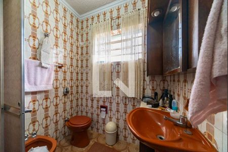 Banheiro  de casa à venda com 3 quartos, 138m² em Vila Linda, Santo André