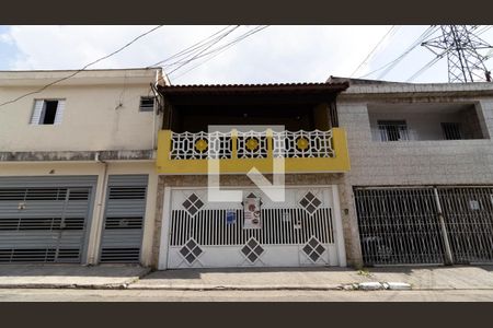 Casa à venda com 160m², 3 quartos e 2 vagas Casa à venda com 160m², 3 quartos e 2 vagasFachada