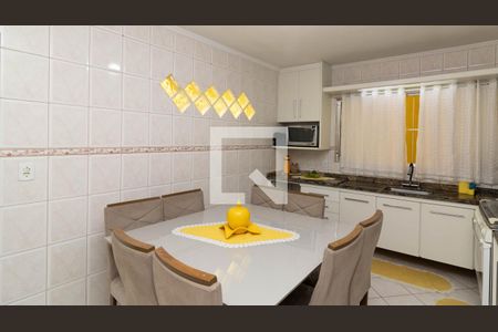 Casa à venda com 160m², 3 quartos e 2 vagas Casa à venda com 160m², 3 quartos e 2 vagasCozinha