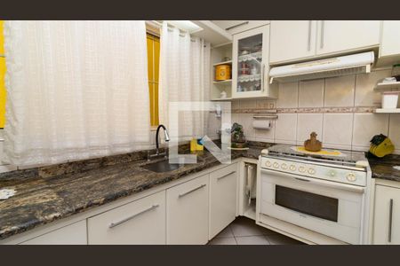 Casa à venda com 160m², 3 quartos e 2 vagas Casa à venda com 160m², 3 quartos e 2 vagasCozinha