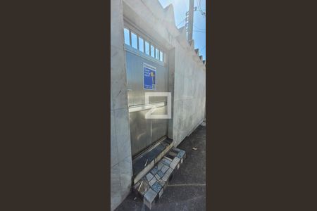 Casa para alugar com 225m², 2 quartos e 3 vagas Casa para alugar com 225m², 2 quartos e 3 vagasFachada