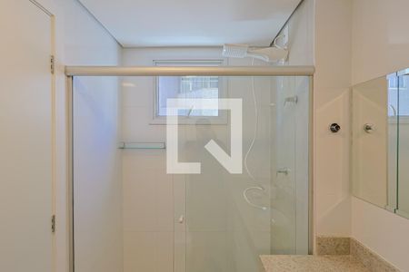 Banheiro de apartamento à venda com 1 quarto, 42m² em Lourdes, Belo Horizonte