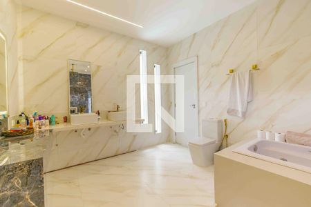 Casa de condomínio à venda com 720m², 4 quartos e 4 vagasBanheiro da Suíte 1