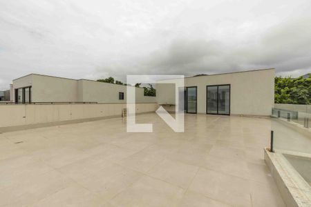 Casa de condomínio à venda com 720m², 4 quartos e 4 vagasVaranda