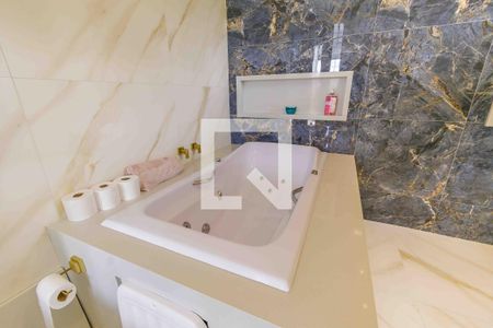 Casa de condomínio à venda com 720m², 4 quartos e 4 vagasBanheiro da Suíte 1