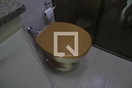 Casa à venda com 312m², 3 quartos e 2 vagasBanheiro da Suíte 2