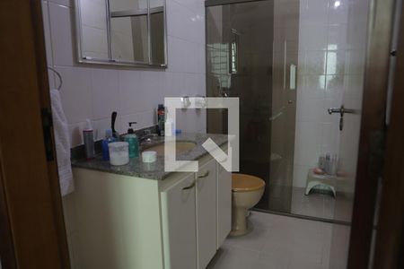 Casa à venda com 312m², 3 quartos e 2 vagasBanheiro da Suíte 2