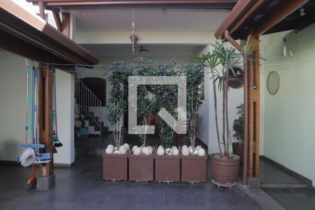 Casa à venda com 312m², 3 quartos e 2 vagasQuintal