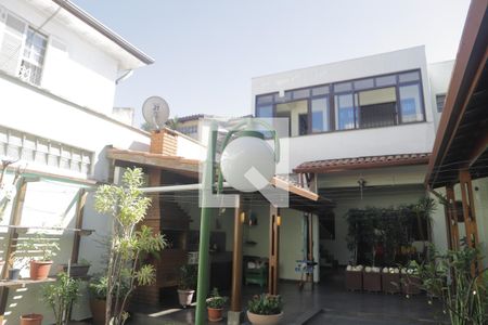 Casa à venda com 312m², 3 quartos e 2 vagasQuintal
