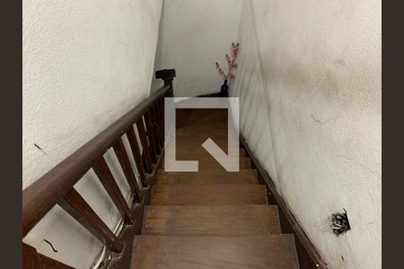 Casa à venda com 176m², 3 quartos e 2 vagasEscada