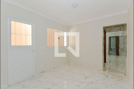 Sala de casa para alugar com 4 quartos, 240m² em Jardim Jovaia, Guarulhos