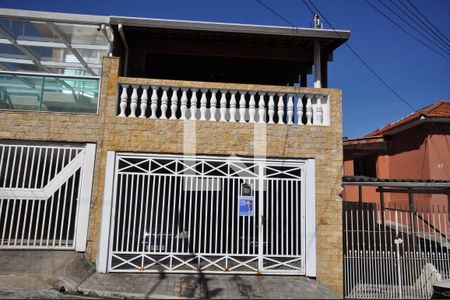 Casa à venda com 100m², 3 quartos e 2 vagas Casa à venda com 100m², 3 quartos e 2 vagasFachada