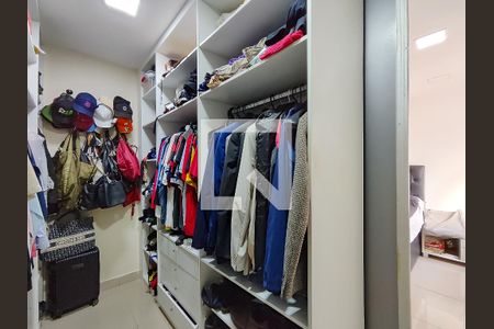 Apartamento à venda com 250m², 3 quartos e 2 vagasCloset da suíte 1