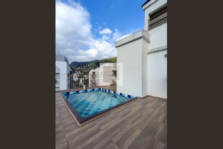 Apartamento à venda com 250m², 3 quartos e 2 vagasPiscina