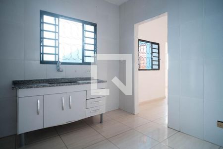 Casa para alugar com 240m², 2 quartos e 2 vagasCozinha 