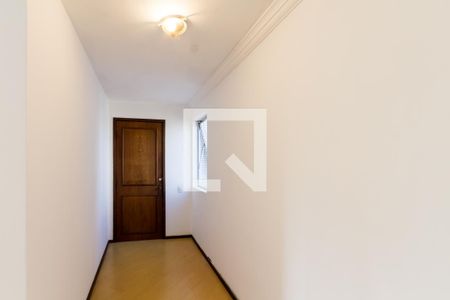 Sala - porta de entrada de apartamento para alugar com 2 quartos, 76m² em Centro, Curitiba