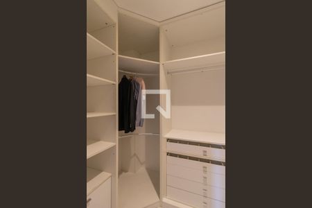Apartamento para alugar com 200m², 4 quartos e 3 vagas Apartamento para alugar com 200m², 4 quartos e 3 vagasCloset da Suíte 1