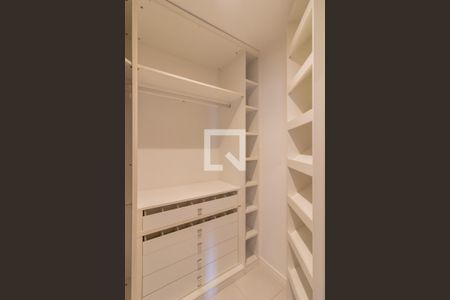 Apartamento para alugar com 200m², 4 quartos e 3 vagas Apartamento para alugar com 200m², 4 quartos e 3 vagasCloset da Suíte 1