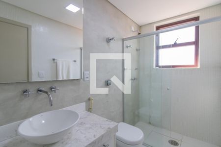 Apartamento para alugar com 200m², 4 quartos e 3 vagas Apartamento para alugar com 200m², 4 quartos e 3 vagasBanheiro da Suíte 2