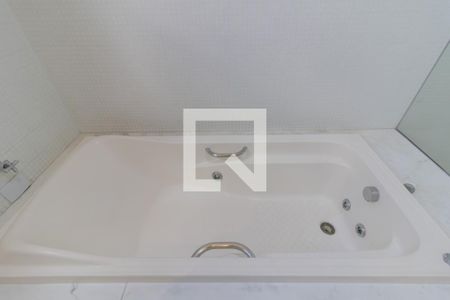 Apartamento para alugar com 200m², 4 quartos e 3 vagas Apartamento para alugar com 200m², 4 quartos e 3 vagasBanheiro da Suíte 1