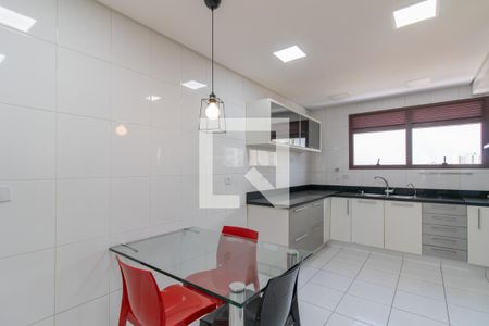 Apartamento para alugar com 200m², 4 quartos e 3 vagas Apartamento para alugar com 200m², 4 quartos e 3 vagasCozinha