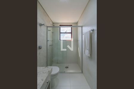 Apartamento para alugar com 200m², 4 quartos e 3 vagas Apartamento para alugar com 200m², 4 quartos e 3 vagasBanheiro da Suíte 2