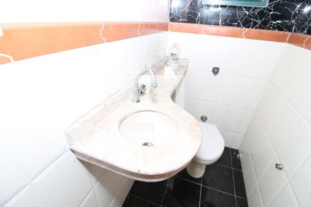 Casa à venda com 290m², 4 quartos e 2 vagasLavabo