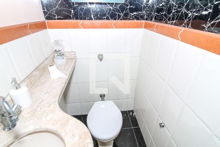 Casa à venda com 290m², 4 quartos e 2 vagasLavabo