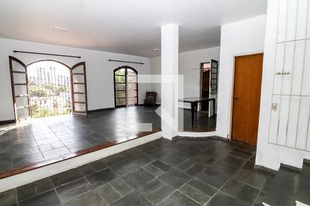 Casa à venda com 290m², 4 quartos e 2 vagasSalão